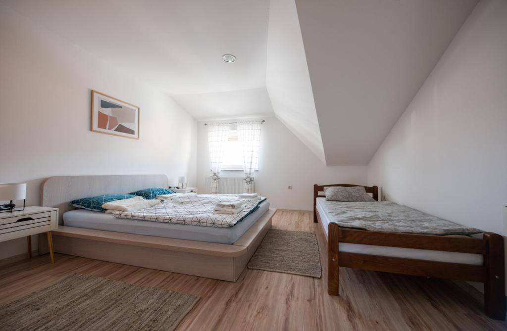 Apartman Luca リヴノ エクステリア 写真