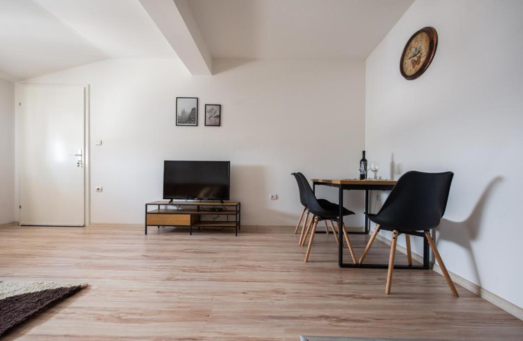 Apartman Luca リヴノ エクステリア 写真